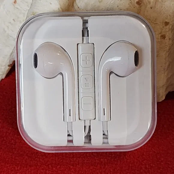 Mini Corded White In Ear Stereo Ear Buds - Picture 2 of 8